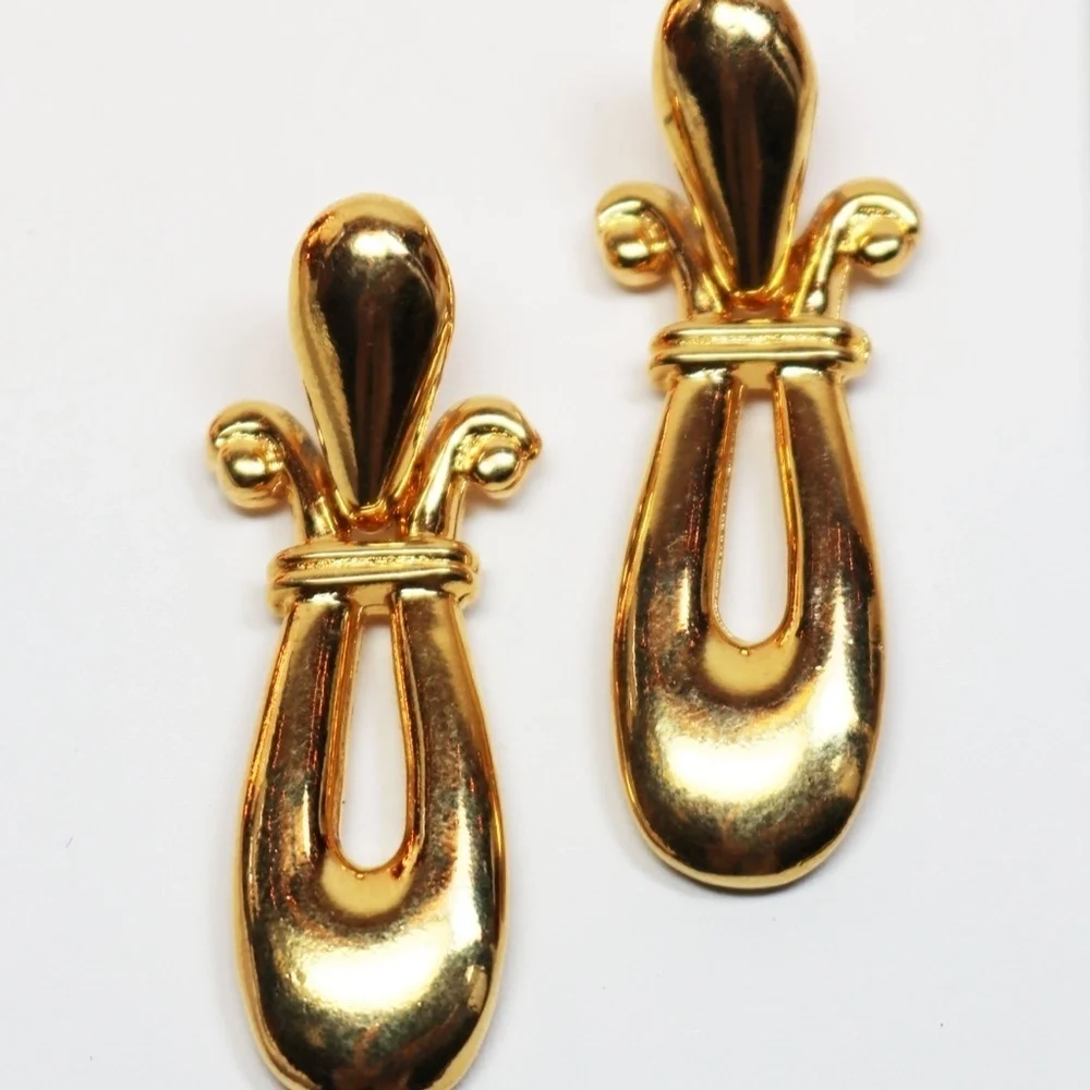 Anne Klein luxurious pattern